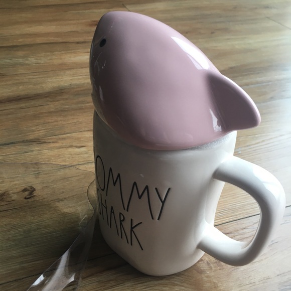New Rae Dunn Baby Chick Mommy Shark Mug w/ Lid Set - Picture 9 of 11